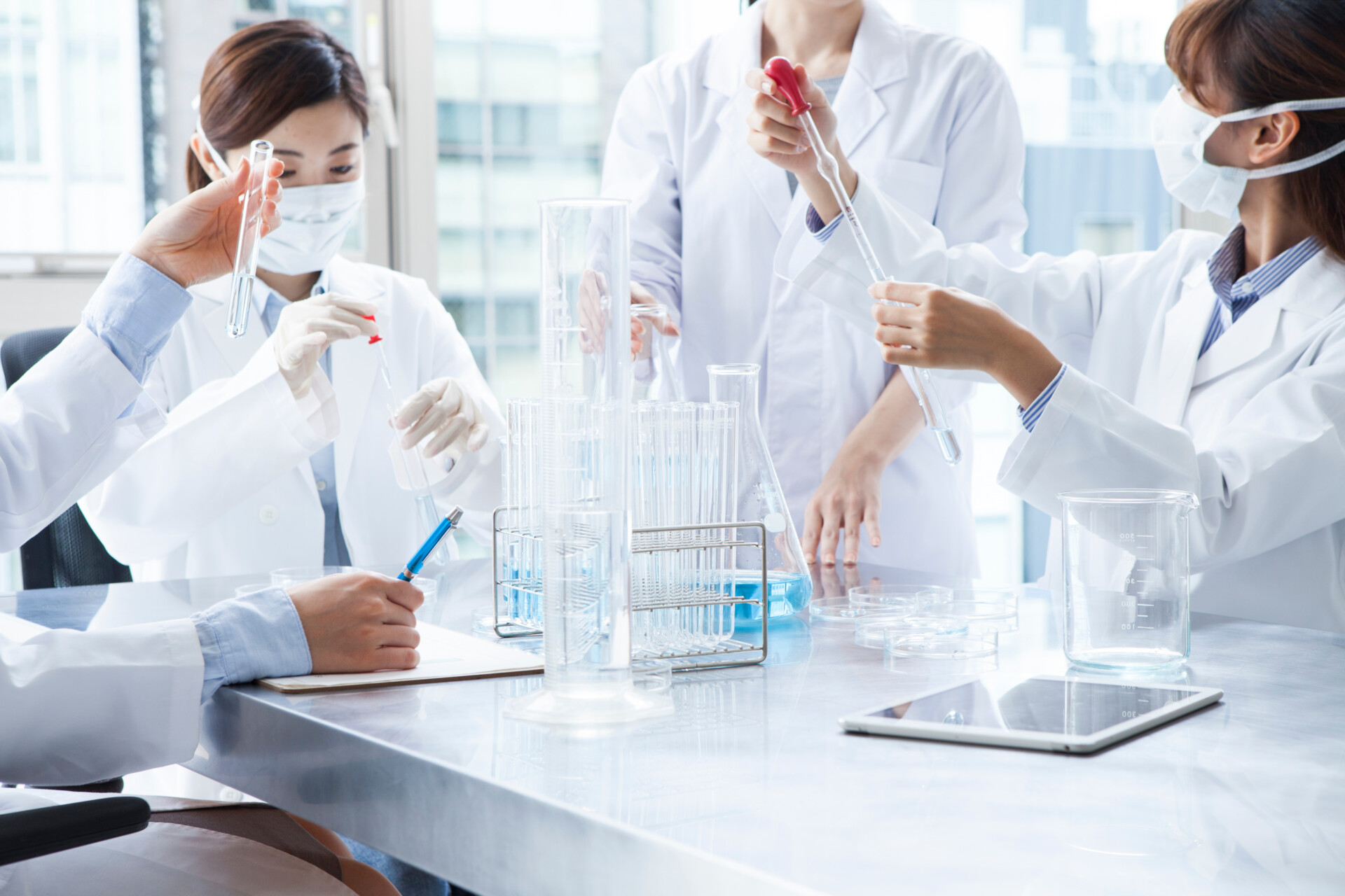 理系の大学生活は楽しい?大変?理系出身の私が解説【進路選択のヒントに!】 NEONAVI (ネオナビ) 楽しくあそぶ!10代のための